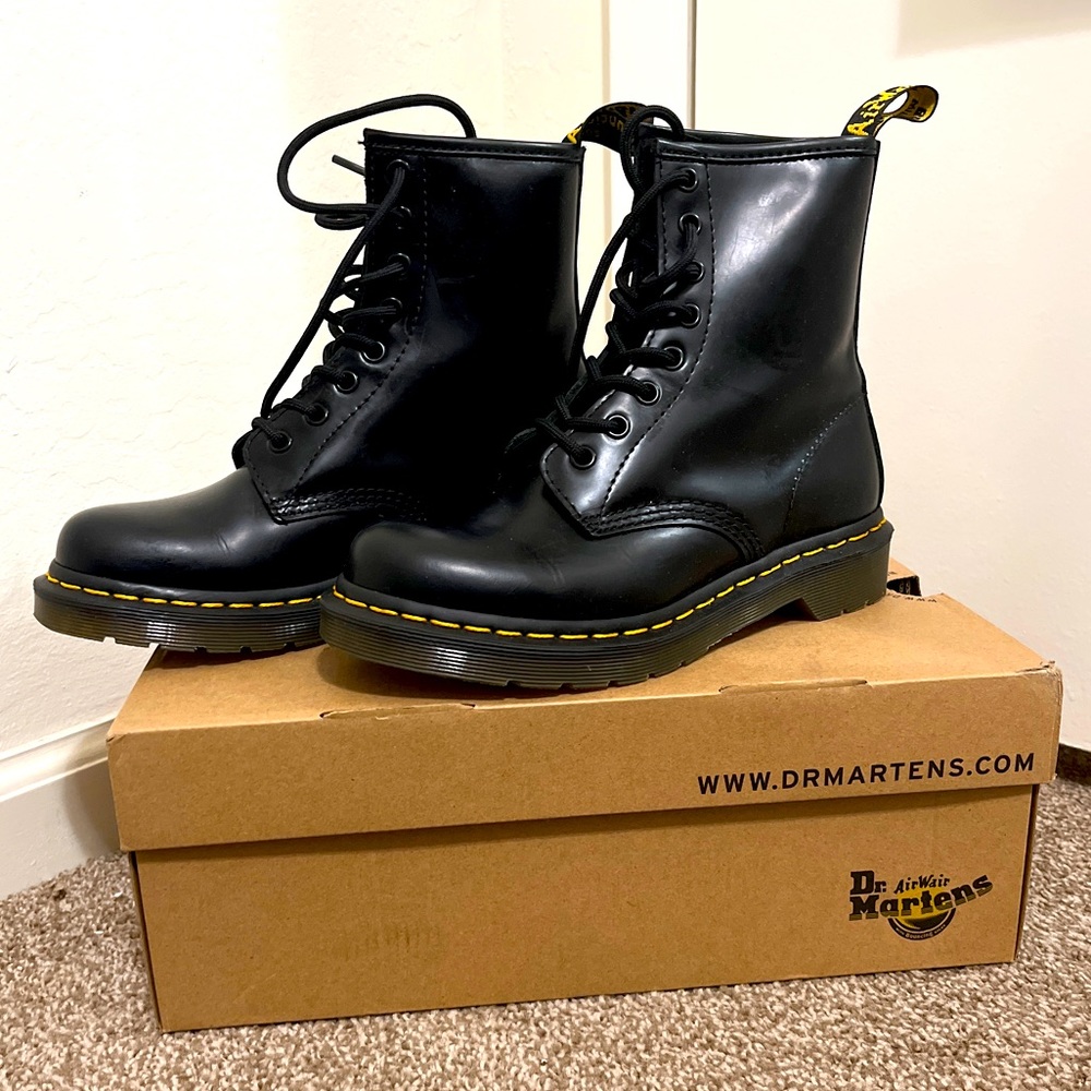 Dr. Martens 1460 Smooth leather lace up boots